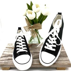 EUC Olivia Miller Kaliko Sneakers Lace Up Fashion Style Canvas Women's Size 9